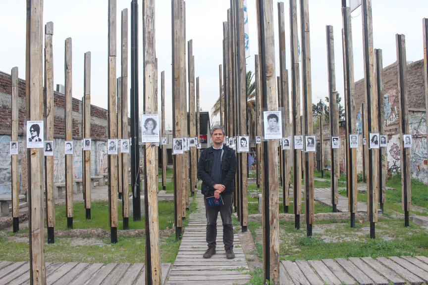 Javier García Bustos, autor de Rostros de una Desaparecida (Ediciones Overol, 2022): «Esta es una historia personal que se replica en muchos familiares de detenidos desaparecidos»
